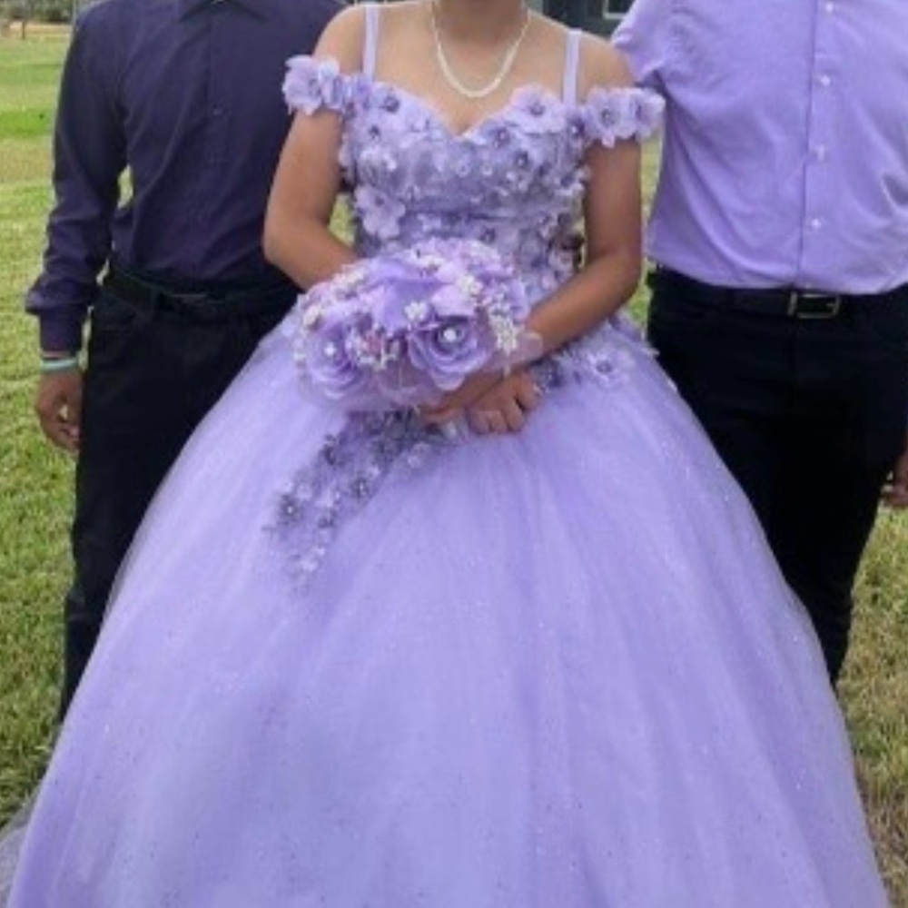 Quinceañera dress or 15 dress worn once a size small willing to drop the price